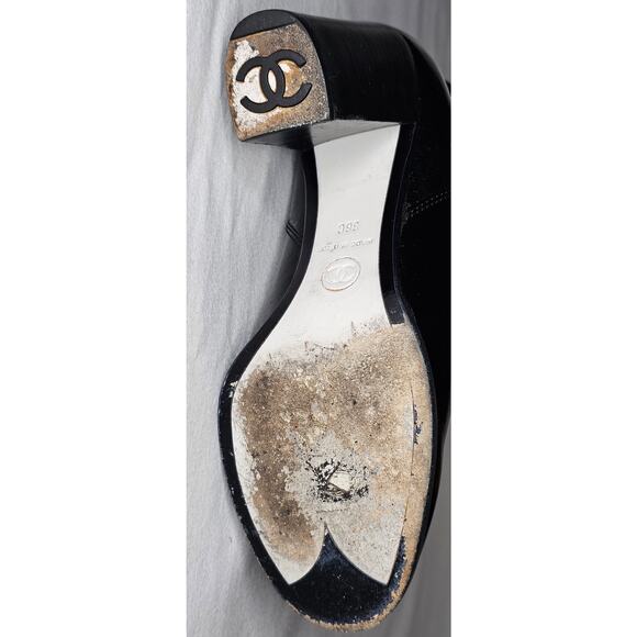 Chanel black patent leather boots with a chunky heel and embroidered CC logo - Picture 10 of 16